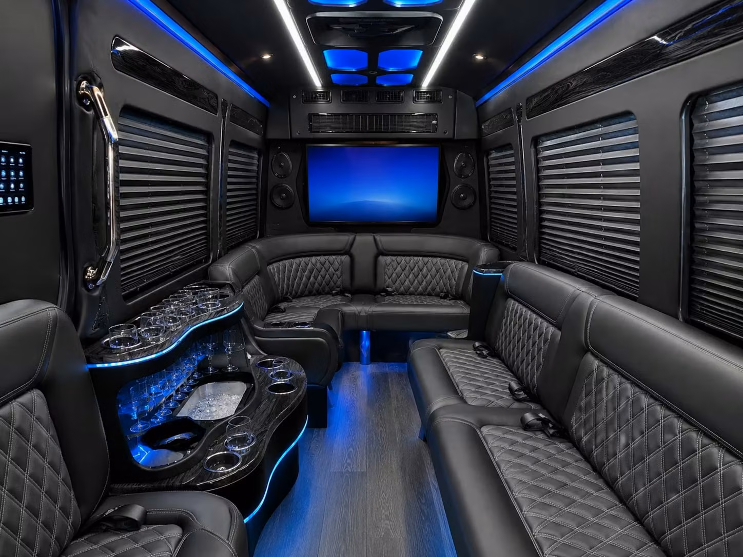 busrentalelpaso com makes it possible to arrange fort bliss and military contractor shuttle services