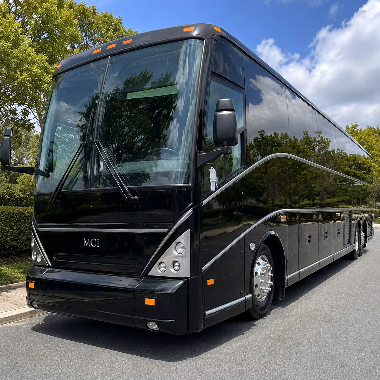 use a charter bus for airport transfers to el paso international airport